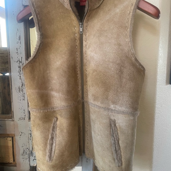 Sundance genuine leather/shearling vest. SIZE Small - Picture 5 of 7